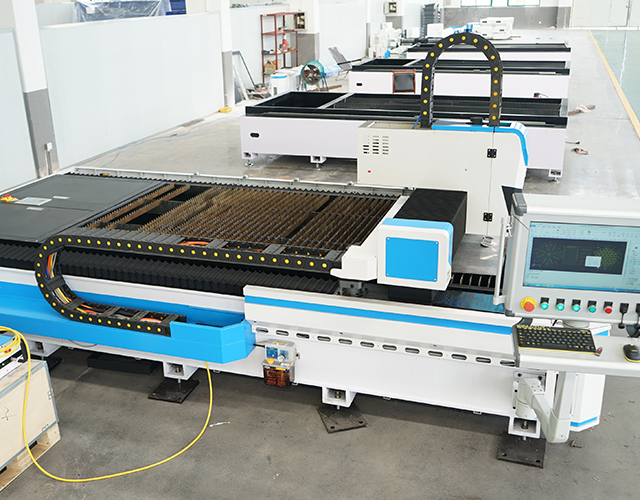 工业大功率CNC钢切割光纤激光切割机4000W